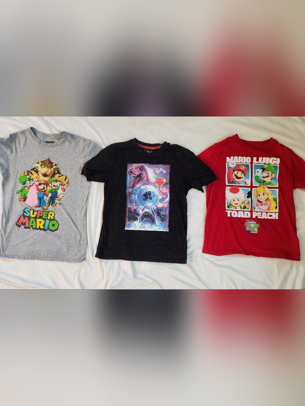 Boys Super Mario And ET Size LARGE shirts